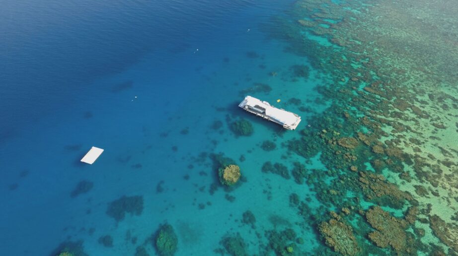 Quicksilver Pontoon Tow – Great Barrier Reef to Port of Cairns, QLD